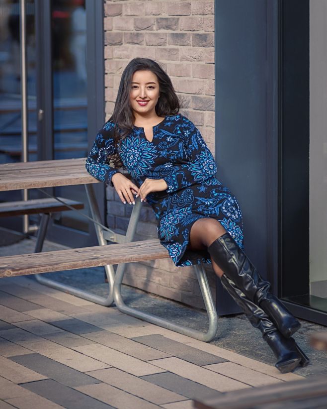 Šaty Kabita 💙 Ušité z nejjemnější bavlny a zdobené jedinečným celoplošným potiskem mandal a vzorů 🤩 Myslíme si, že by vám...